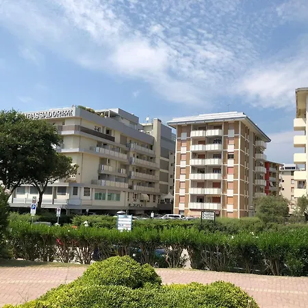 דירה Coastal With Terrace *