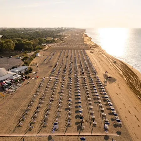 Lägenhet Coastal With Terrace Bibione