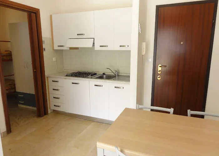 Coastal With Terrace דירה